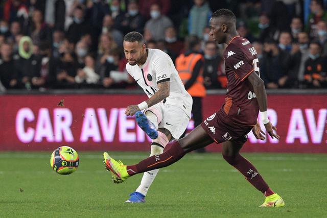 阿不都21+9徐杰25分 新疆6连胜终结广东9连胜